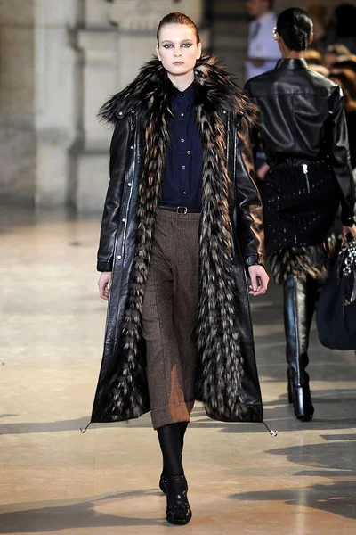 Look 19